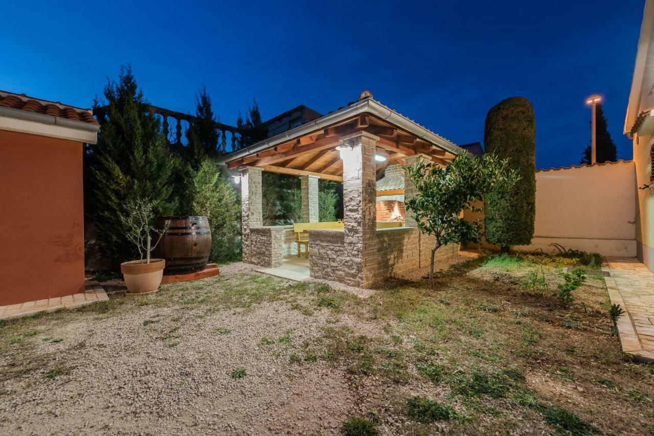 Holiday House Lavanda Врси Экстерьер фото